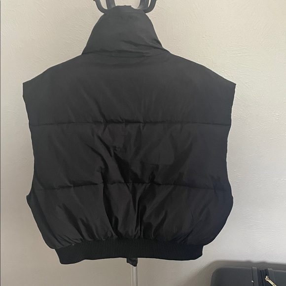 Black Puffer Vest - Picture 4 of 7